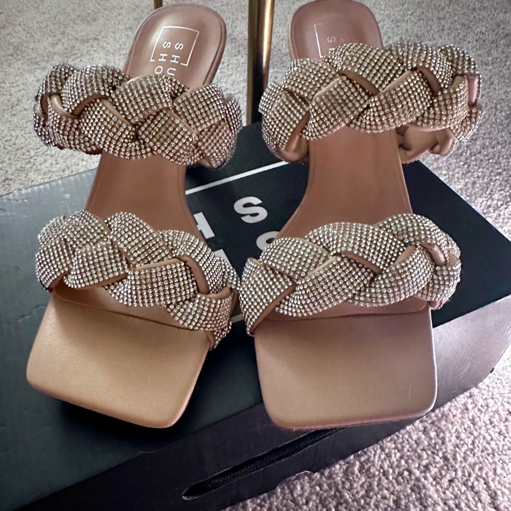 Vici Collection Embellished Braided 2” Heeled Sandal Size 7 New with Box